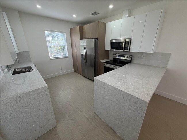 Building Photo - 1045 SW 8th Ave Unit 1045