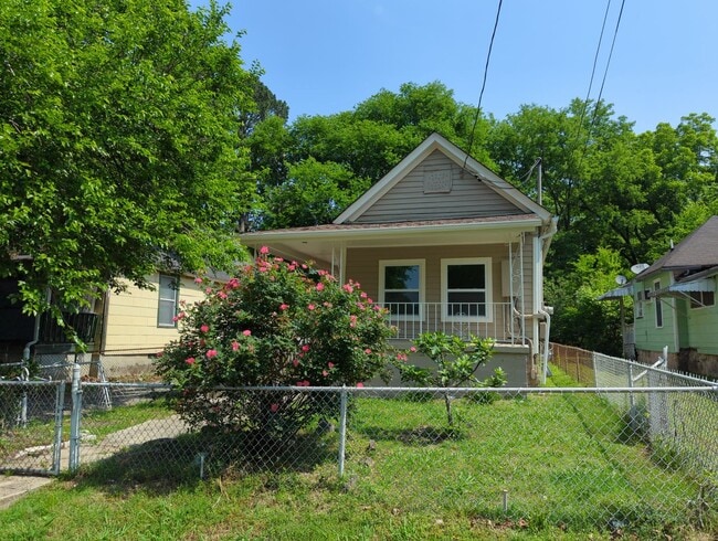 Building Photo - 2 Bedroom House