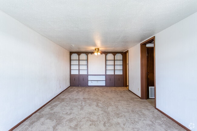 2BR, 1BA - 864 SF