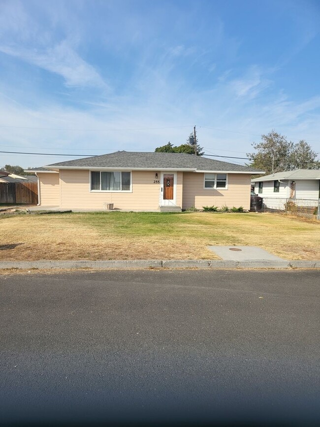Building Photo - 3 bed 1.5 bath house in Ephrata