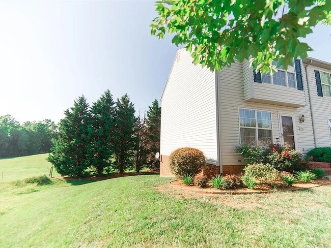 Photo - 136 Mulberry Cir