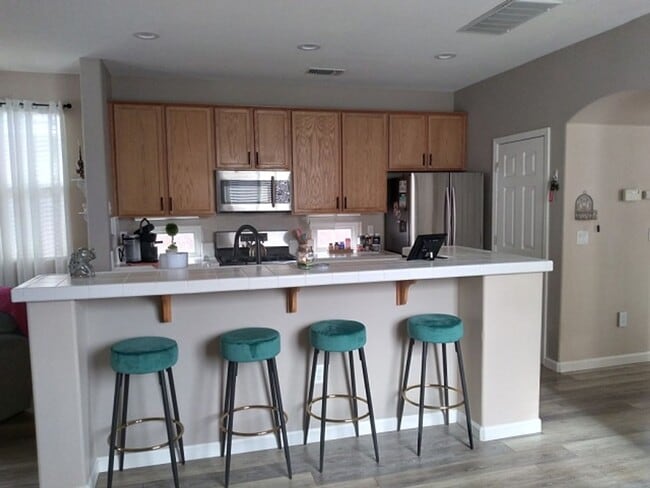 7485 Lorna Ln