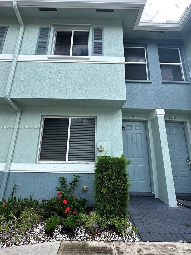 Building Photo - 1936 Alamanda Way Rental