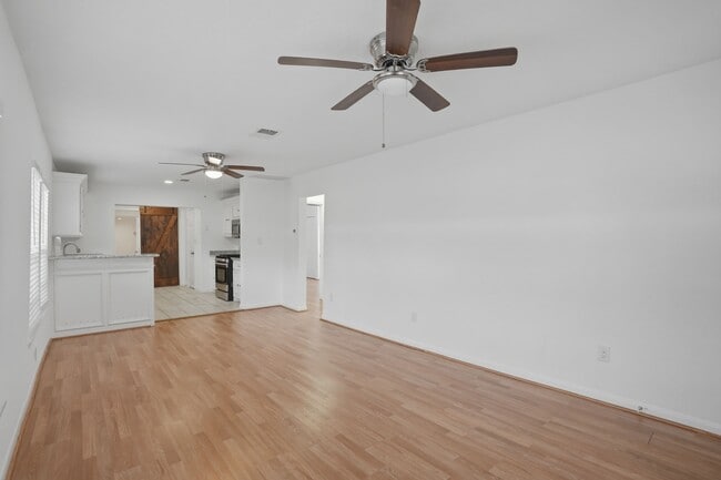 Photo - 5315 Bell St