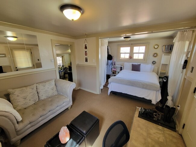 Photo - 1675 Ulster St