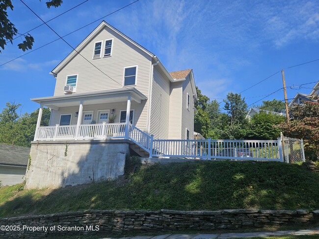 Building Photo - 2105 Hollister Ave Rental
