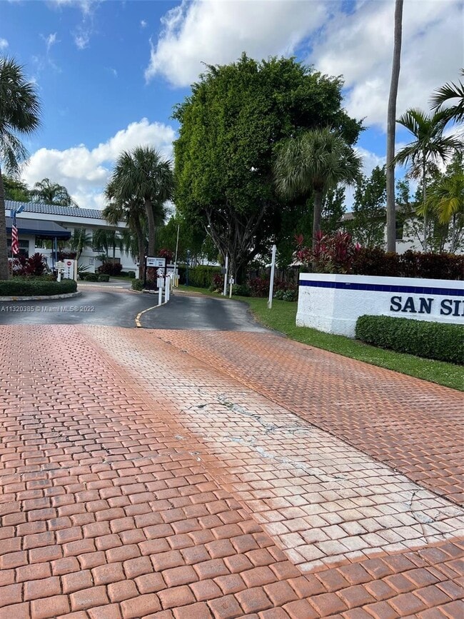 Photo - 202 NE 211th Ter