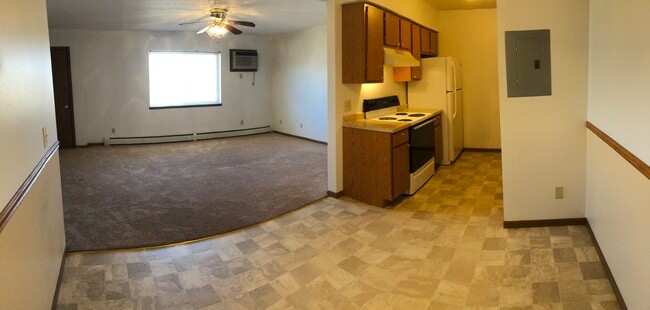 Kitchen and living room - 1530 Northgate Dr