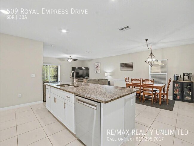 Photo - 509 Royal Empress Dr