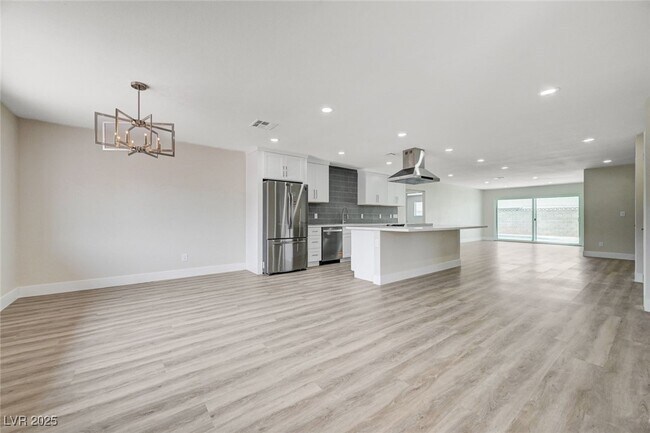 Photo - 3164 E Desmond Ave Casa