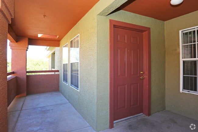 1BR, 1BA - 574 SF