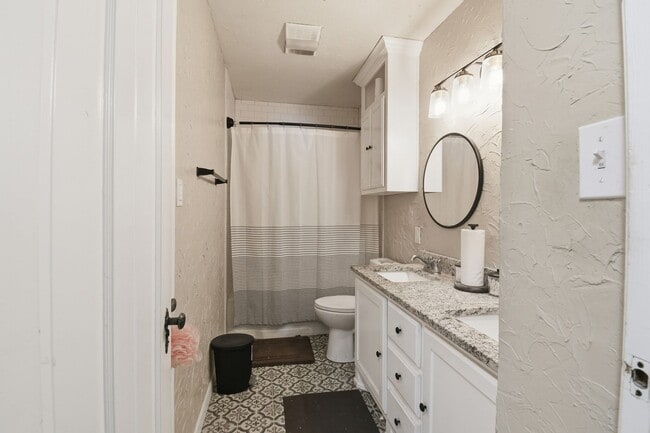 Photo - Spacious Home near I-244