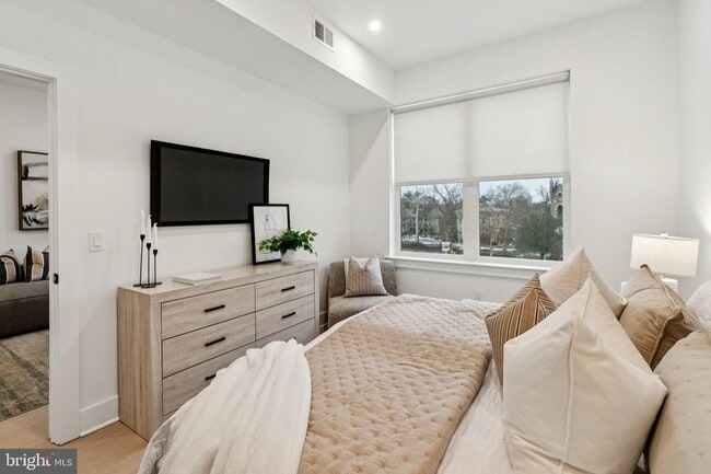 Photo - 30 W Allens Ln Unit 208