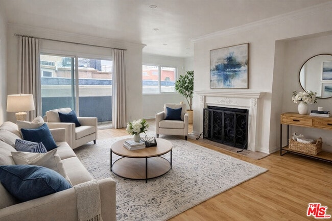 Photo - 1242 S Barrington Ave Unidad 304