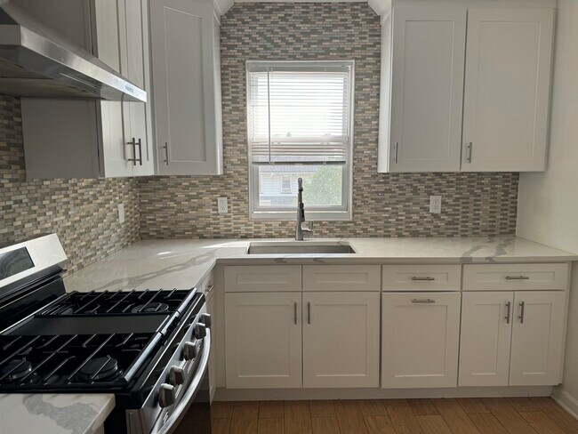 Photo - 143 W 2nd St