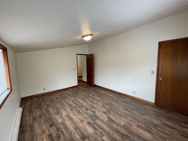 Photo - 1111 E Newark Ave Unidad 03