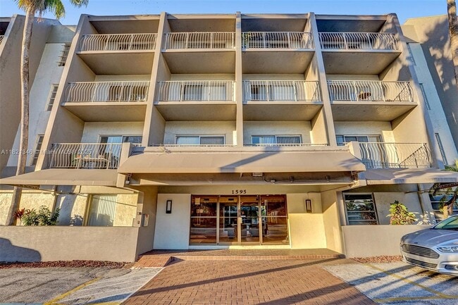 Photo - 1595 NE 135th St Unidad 431