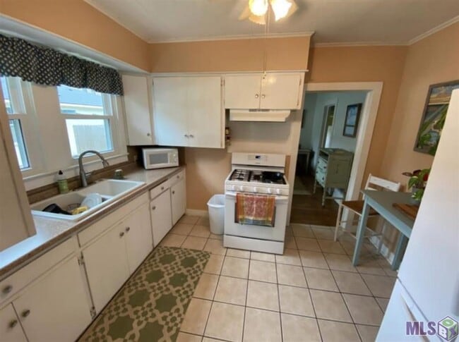 Photo - 145 Ray St