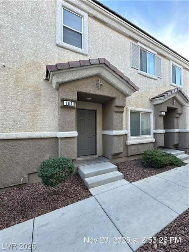 Photo - Fantastic SE townhome in a gated community!