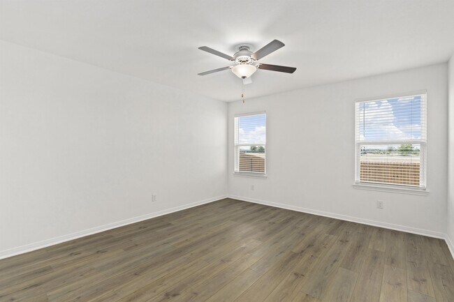 Photo - 4414 Banting Cres