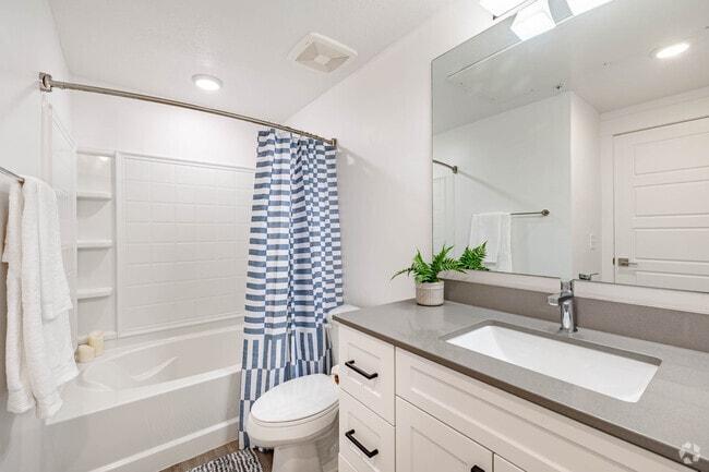 STUDIO, 1BA - 500SF - Bathroom