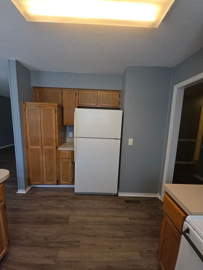 Photo - 408 Austin Cir