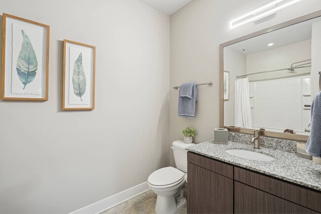 Photo - 605 West End