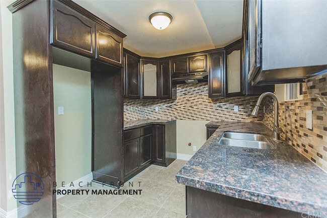 Photo - 822-824 E. 75th St.