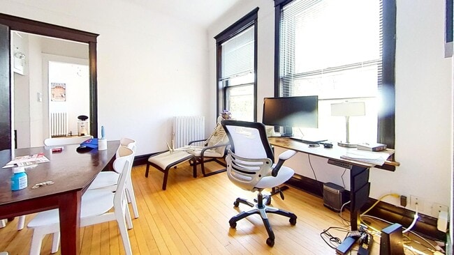Photo - Top Floor Wrigleyville Two Bed Includes Heat Unit 1017 3