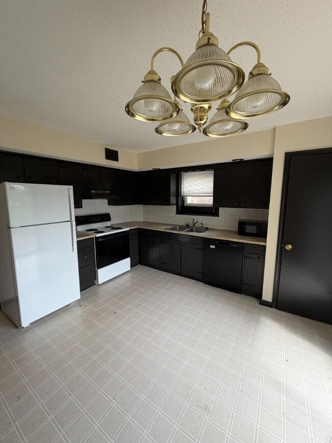 Photo - 481 Perrey Dr