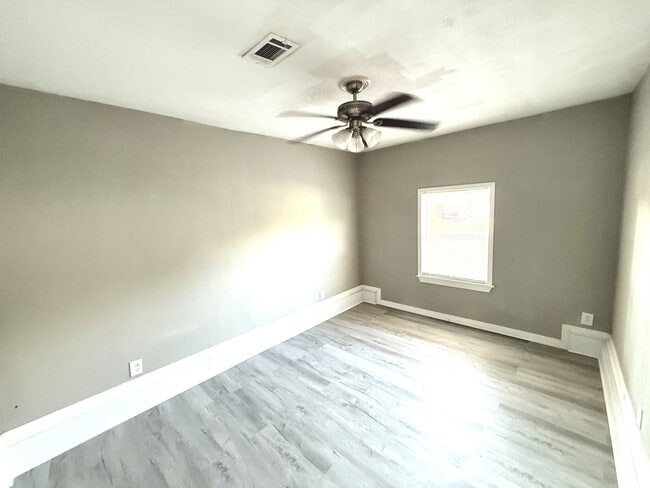 Photo - 404 Ash St NW