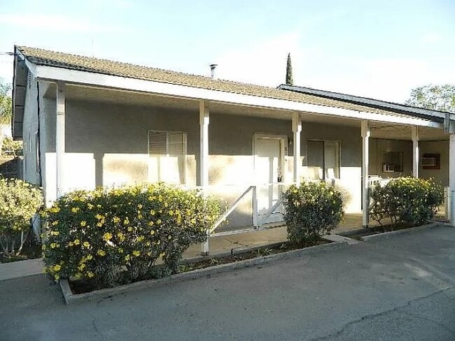 Building Photo - 824 River Rd Unit 3BR 1BA Duplex Rental