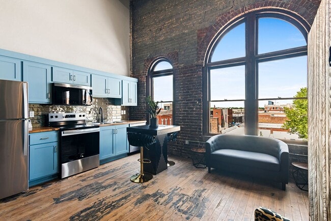 320 W Walnut St