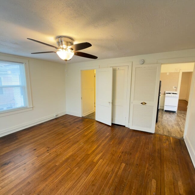 Building Photo - 641 Parkwood St NE Unit 641 Parkwood St NE -  3