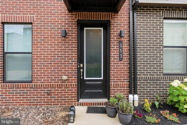 Photo - 153 Locke St