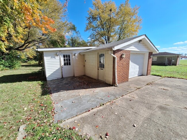 Photo - 6105 Oakdale Ln