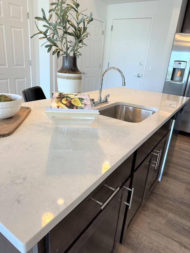 Building Photo - 660 E Cypress St Unit 1 bed 201