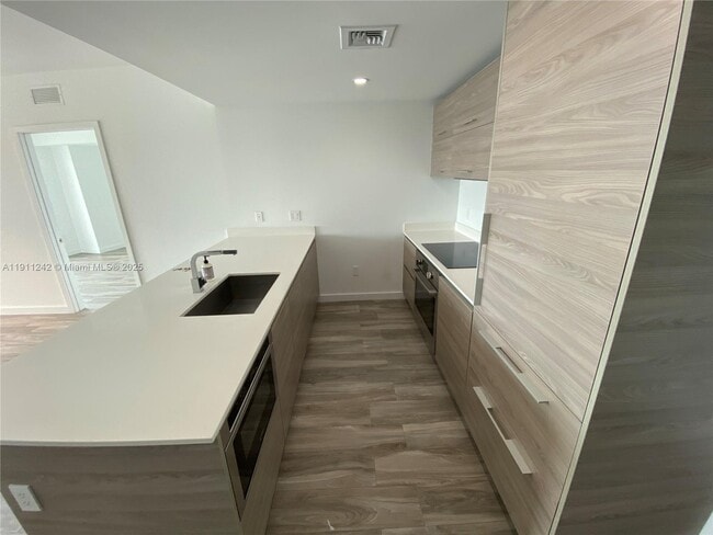 Photo - 1300 S Miami Ave Unidad 3802