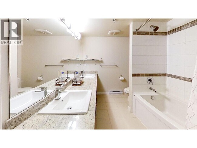 Photo - 9399 Tomicki Ave Unité 228