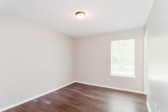 Photo - 813 N Burbank Dr