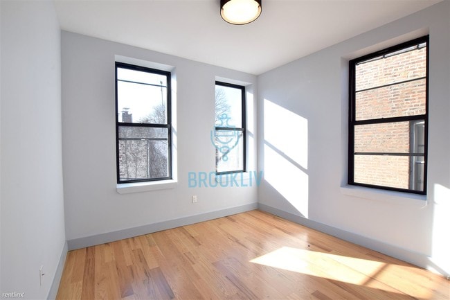 Photo - 97 N 10th St