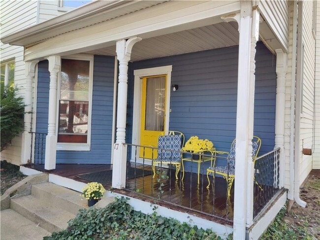 Photo - 17 E Mechanic St #3