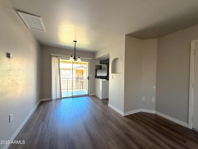 Photo - 2013 N Hunt Cir Unit Apt 201