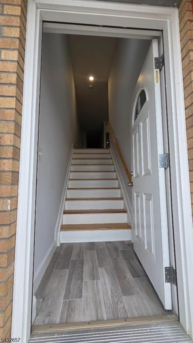 465 Hawthorne Ave Unit 1