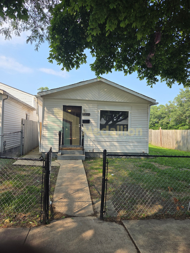 Photo - 1702 W Edmaire St House
