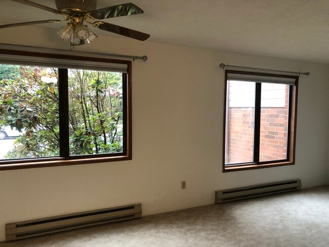 Living/Dining Room - 5902-5920 SE Milwaukie Ave Unit 5908