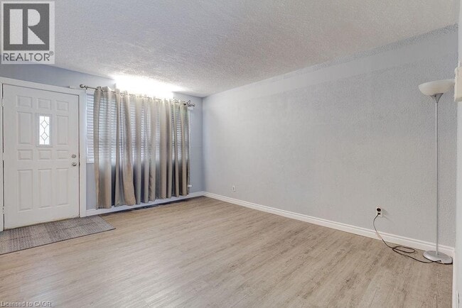 Photo - 687 Britannia Ave