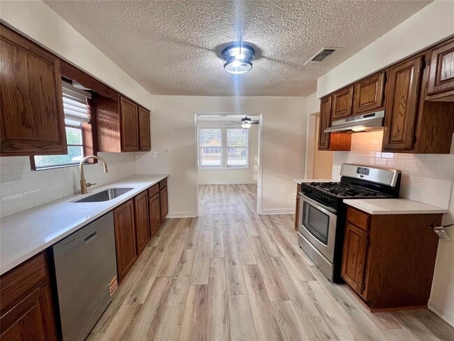 Photo - 307 W Gibson