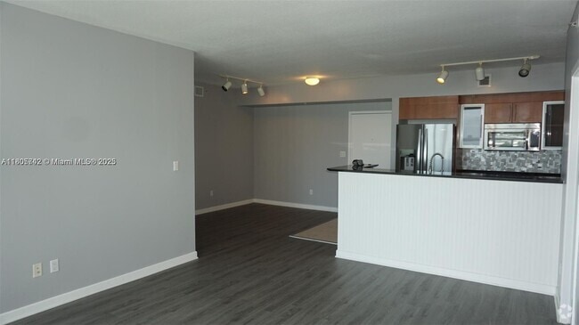 Building Photo - 325 S Biscayne Blvd Unit 2022 Rental