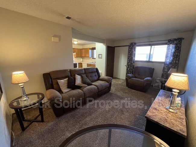 Photo - 3305 Frontier St